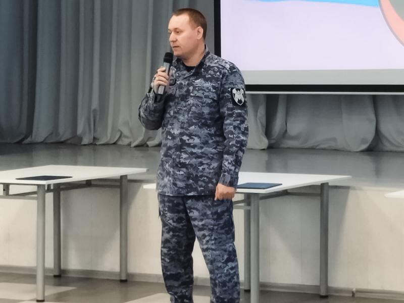 Росгвардейцы приняли присягу у юргинских школьников