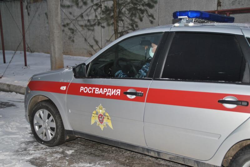 В Кирове росгвардейцы задержали гражданина с денежной купюрой, имеющей признаки подделки