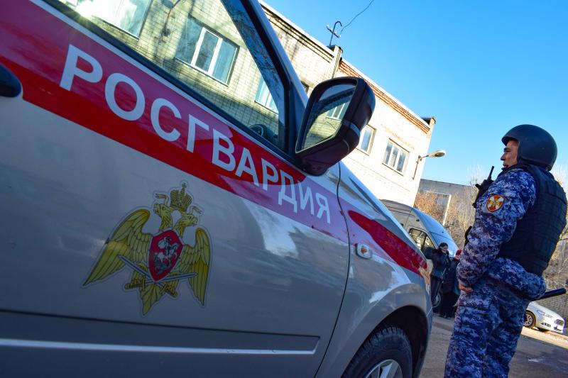 В Казани сотрудники Росгвардии задержали неоднократно судимого мужчину, подозреваемого в краже из магазина