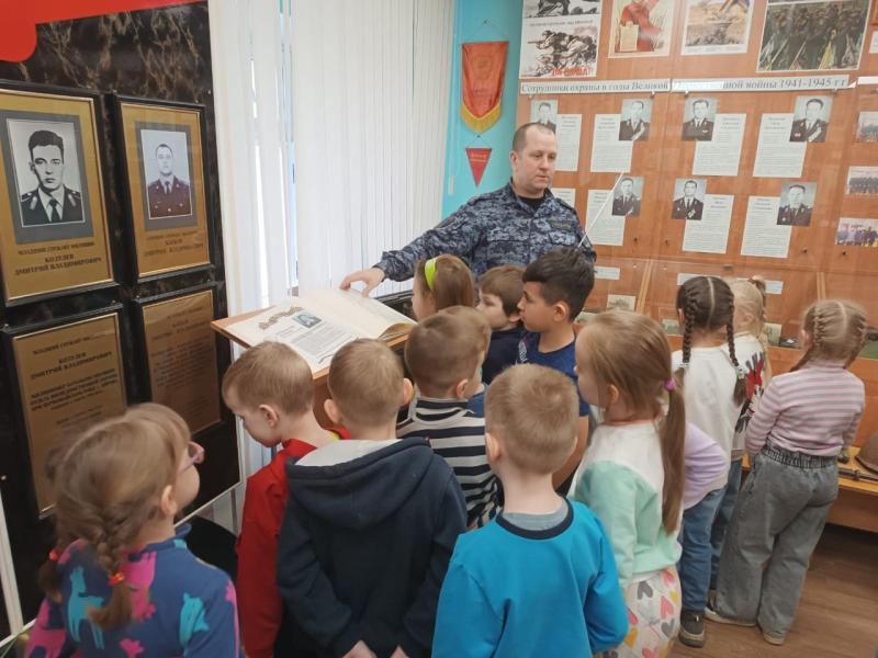В отделе вневедомственной охраны по городу Кирову прошел День открытых дверей