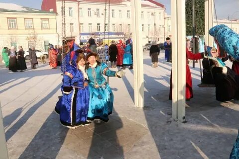 Флешмоб бурятских костюмов впервые был в Бурятии на празднование Восточного нового года, теперь выходят летом - Театр, культура и Россия