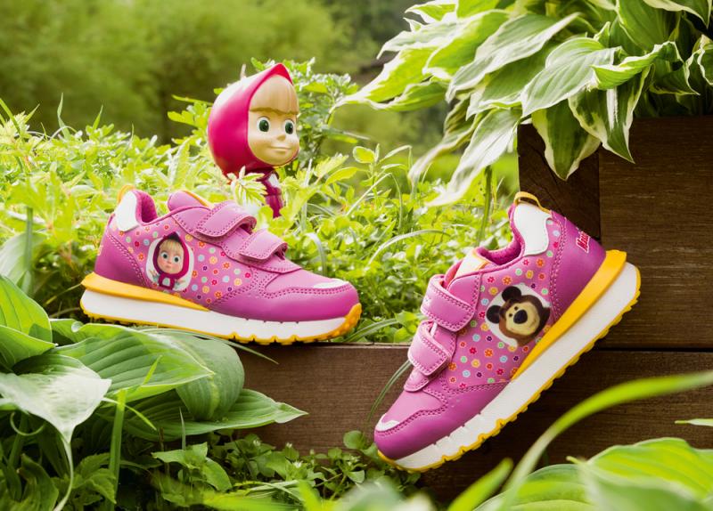 Geox выпустил капсулу детской обуви с героями мультфильма «Маша и Медведь»