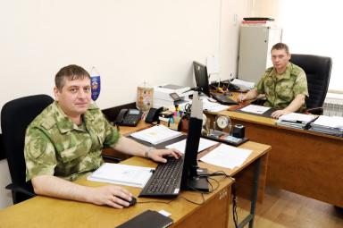 Военнослужащих кадровых подразделений Росгвардии поздравили в ОГВ(с)