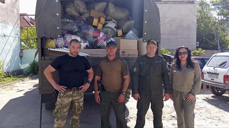 Росгвардейцы доставили гуманитарную помощь жителям Херсонской области