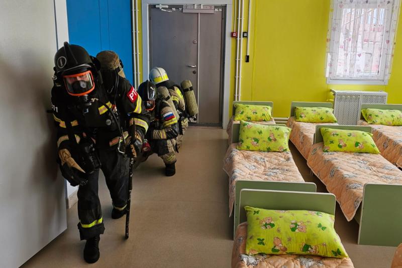 Росгвардейцы совместно с МЧС провели пожарно-тактическое учение в Грозном