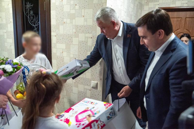 Глава Реутова и депутат Мособлдумы навестили семью участников СВО из Донецка