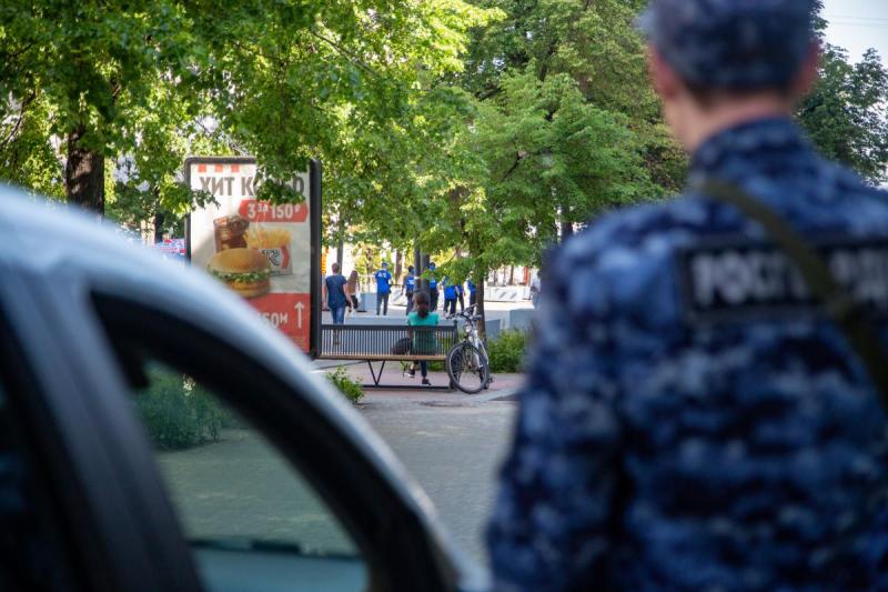 Сотрудники Росгвардии приняли участие в обеспечении безопасности Дня России на Южном Урале