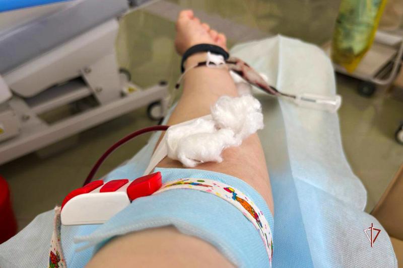 На Ямале росгвардейцы пополнили окружной банк крови в преддверии Всемирного дня донора