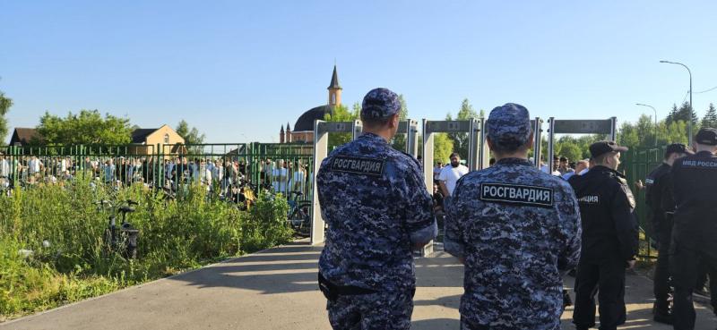 Дмитровские Росгвардейцы выполнили задачу по охране общественного порядка во время празднования Курбан-байрама