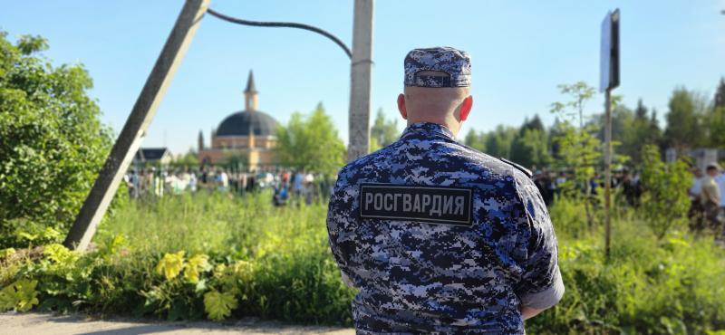 В Солнечногорске сотрудники Росгвардии обеспечили правопорядок во время проведения мусульманского праздника Курбан-байрам.