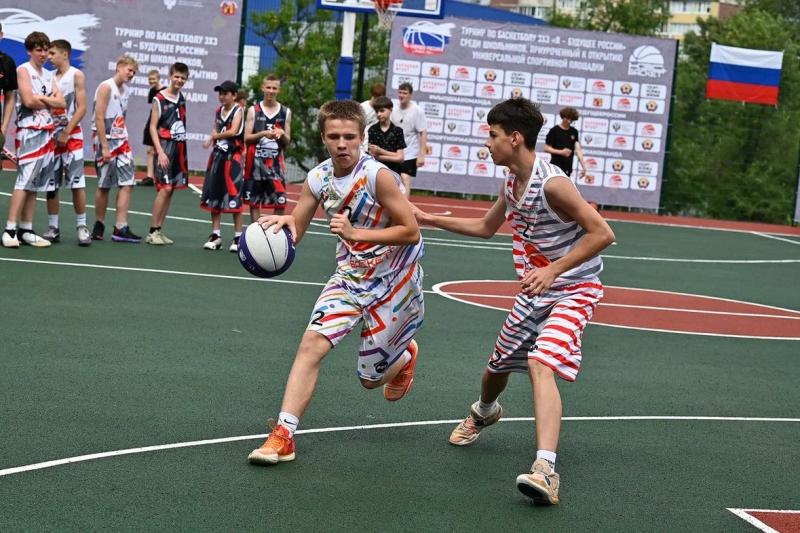 «Я – будущее России»:
в Луганске открыли многофункциональную спортивную площадку