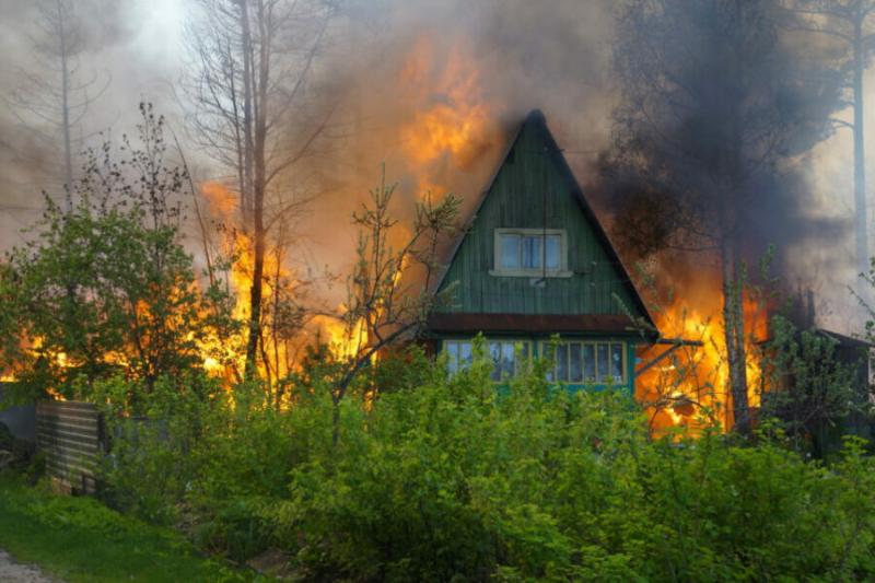 С начала года 141 пожар произошел на дачах в Новосибирской области