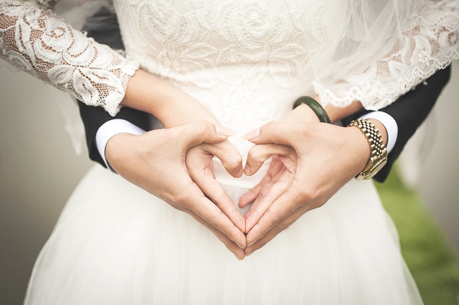 За молодых: В России снизились цены на организацию свадьбы