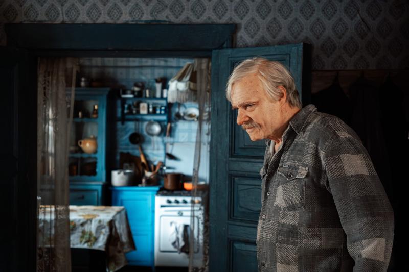 Евгений Цыганов стал 76-летним Дедом
Настолько возрастную роль он сыграет в кино впервые в фильме «Батя 2. Дед»