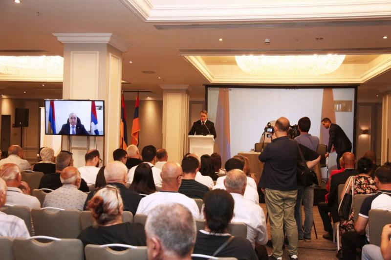 В Ереване состоялся второй учредительный съезд партии «Всеармянский фронт». Фоторяд