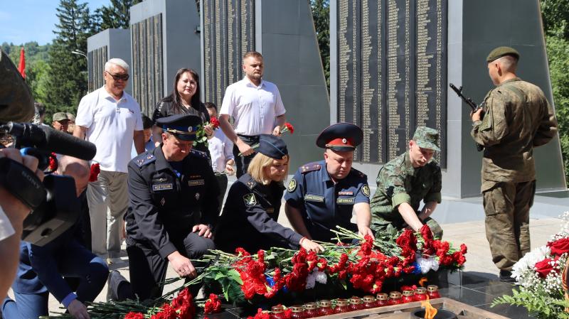 Судебные приставы Республики Алтай приняли участие в мероприятиях, посвященных Дню памяти и скорби