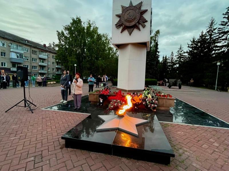 В Пензенской области военнослужащие Росгвардии зажгли свечи памяти у обелиска Победы