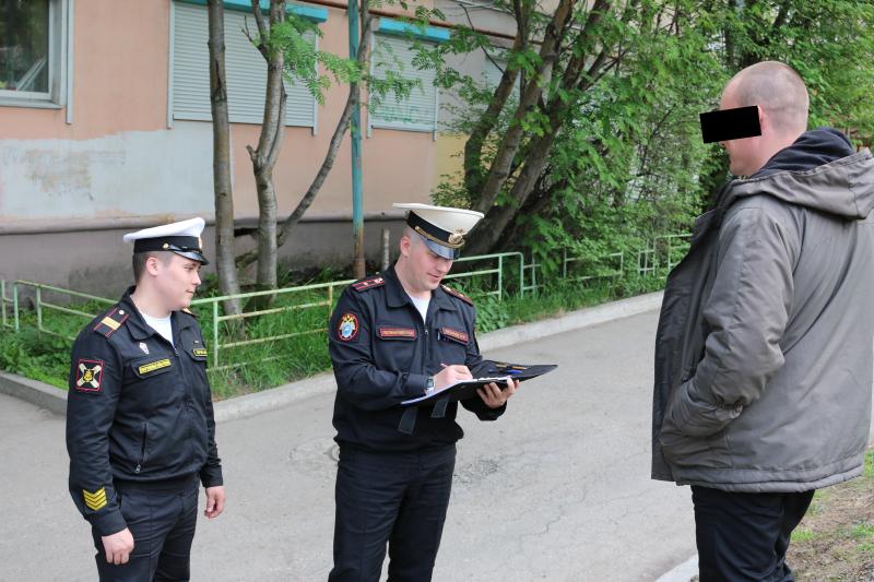 Военные следователи провели рейд в Мурманске по проверке бывших мигрантов, получивших гражданство РФ