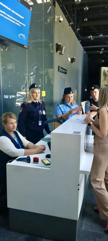 Рейдовые мероприятия «Должник» продолжаются»: судебные приставы Кузбасса в Кемеровском аэропорту проверяют должников по всем видам долговых обязательств