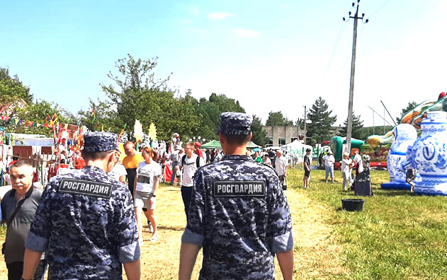 Росгвардия приняла участие в обеспечении правопорядка на традиционном празднике «За околицей» в Мценском районе Орловской области