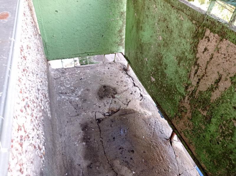 Под Воронежем два аварийных балкона могут рухнуть на головы жильцов панельки