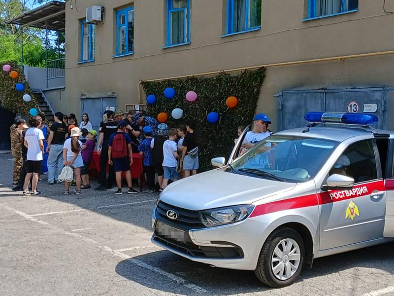 Росгвардейцы провели день открытых дверей для школьников Кисловодска
