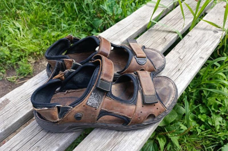 Новосибирский юрист выбросил сандалии, которые носил 16 лет