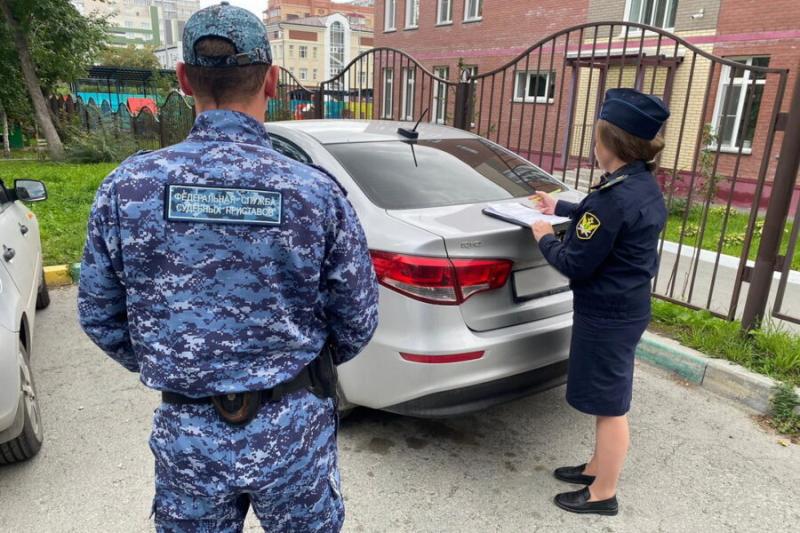 Приставы арестовали машину должника в Новосибирске