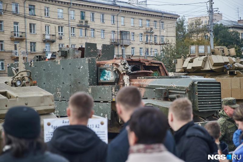 60 тысяч посетителей: выставка трофейной техники в Новосибирске вызвала ажиотаж — до какого числа ее смотреть