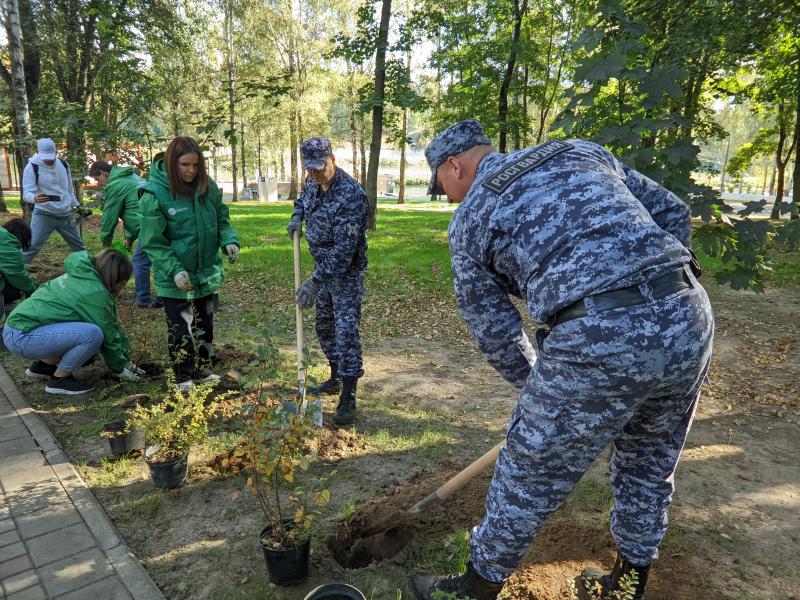 В Клину сотрудники Росгвардии приняли участие в экологической акции