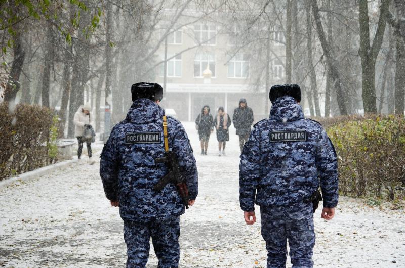 В Пензе росгвардейцы задержали двух мужчин, устроивших кулачный поединок из-за зимней резины