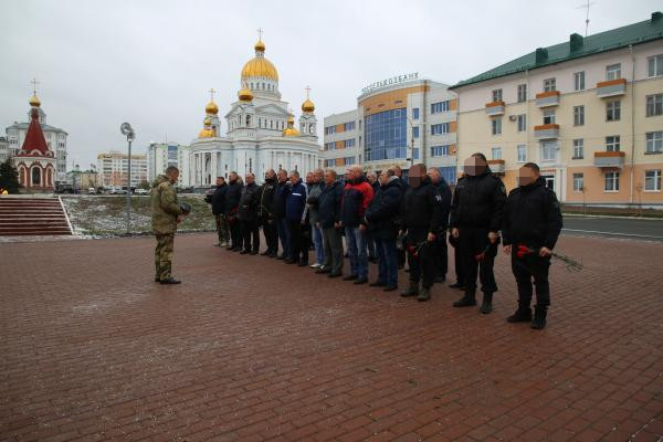 В Мордовии офицеры Росгвардии и ветераны правопорядка почтили коллег, погибших при исполнении служебного долга