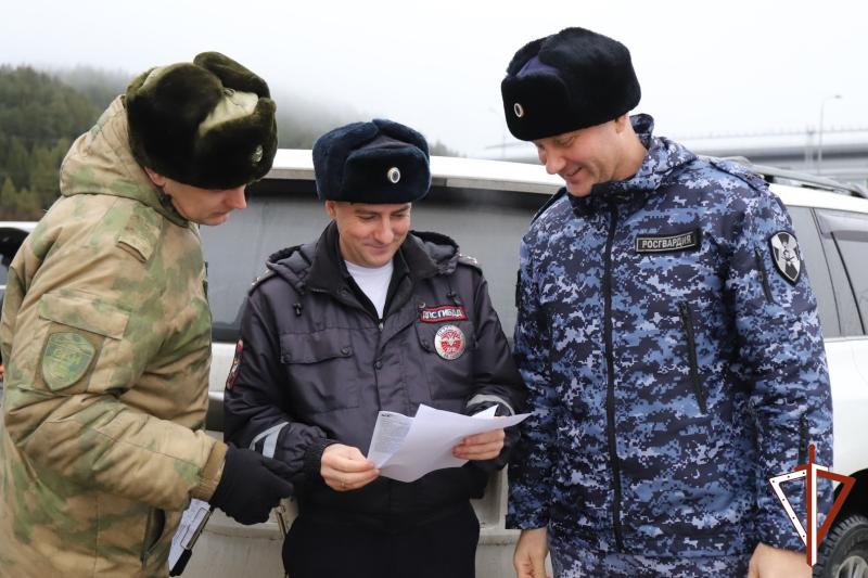 В столице Югры прошел смотр личного транспорта военнослужащих и сотрудников Росгвардии