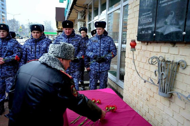 В Солнечногорске сотрудники Росгвардии почтили память коллег, погибших при исполнении служебного долга