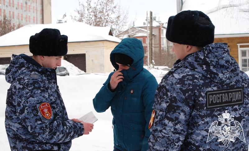 В Кирове росгвардейцы догнали подозреваемого в грабеже