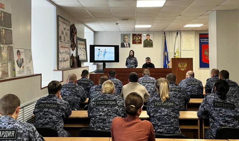 Духовный наставник росгвардейцев в Ярославле провел просветительскую беседу с сотрудниками