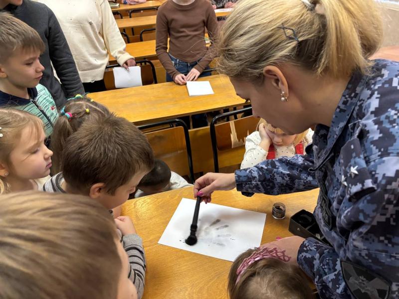 В Центре профессиональной подготовки сотрудников вневедомственной охраны имени Героя Советского Союза С. Х. Зайцева Главного управления Росгвардии по городу Москве состоялся новогодний квест-экскурсия