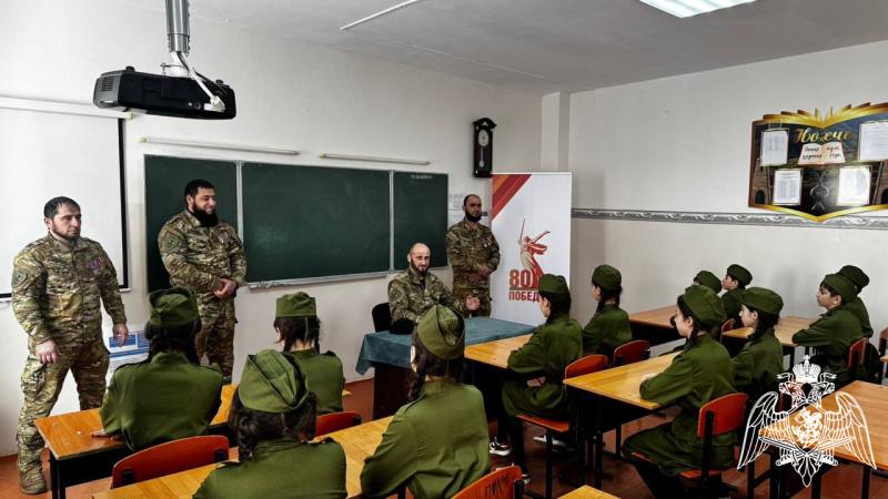 В ЧЕЧЕНСКОЙ РЕСПУБЛИКЕ РОСГВАРДЕЙЦЫ ПРОВЕЛИ ПАТРИОТИЧЕСКИЕ МЕРОПРИЯТИЯ КО ДНЮ ЗАЩИТНИКА ОТЕЧЕСТВА