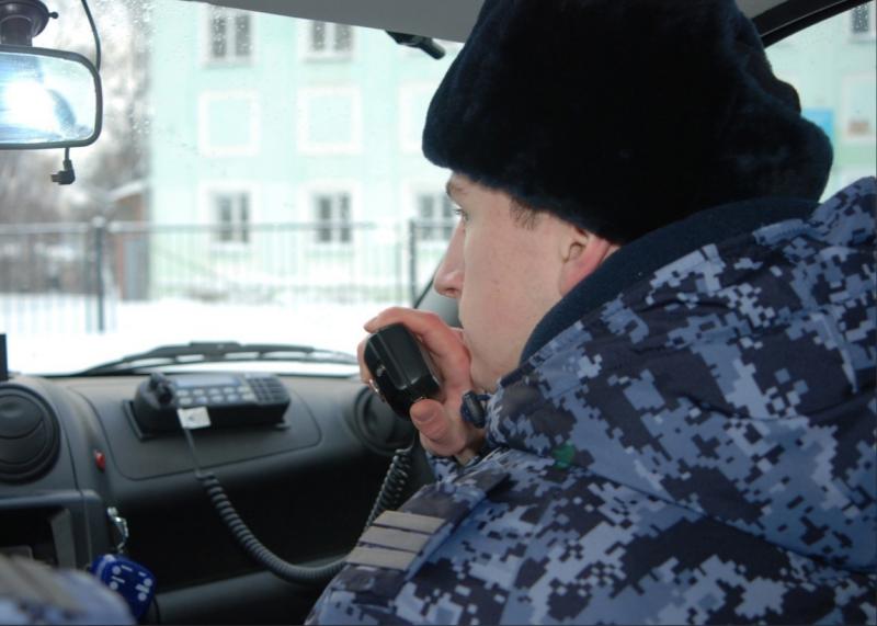В Кирове росгвардейцы выявили подозреваемого в трёх кражах алкоголя