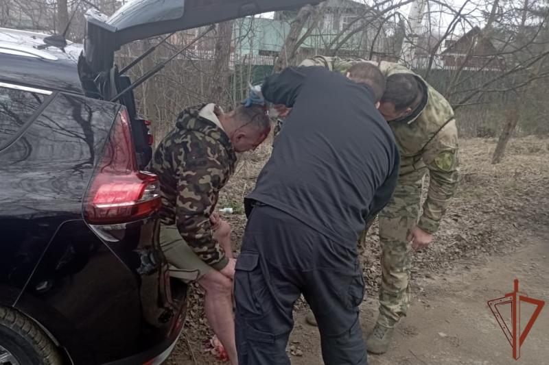 Сотрудники Росгвардии оказали помощь пострадавшему в ДТП В Ярославле