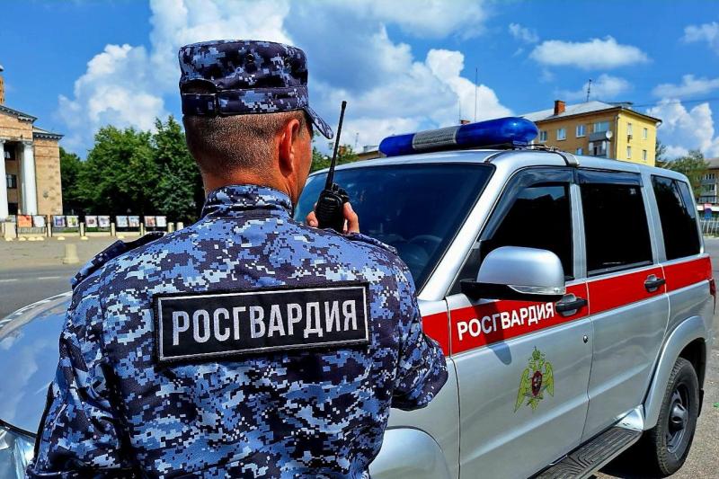 В Подмосковье сотрудники Росгвардии задержали подозреваемого в нанесении ножевых ранений полицейскому