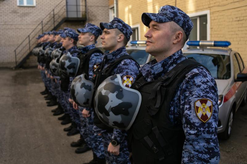 В Кирове росгвардейцы задержали подозреваемых в хулиганстве