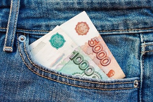 Родители назвали оптимальный возраст ребенка для получения карманных денег