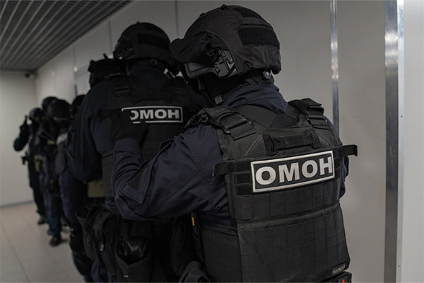 При содействии столичного спецназа Росгвардии задержаны подозреваемые в незаконном обороте синтетического лекарственного препарата