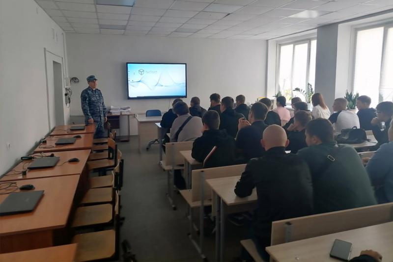 Сотрудники вневедомственной охраны Росгвардии провели встречу со студентами таштагольского техникума