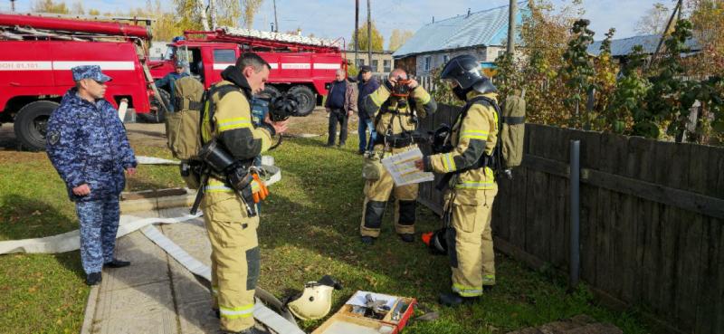 В Юрьянском отделении вневедомственной охраны прошли межведомственные пожарно-тактические занятия Росгвардии и МЧС